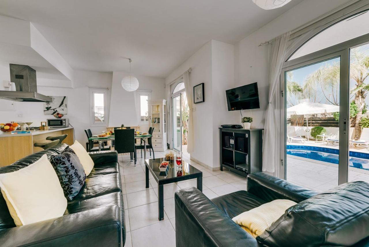 Villa Abbie Paralimni Exterior photo