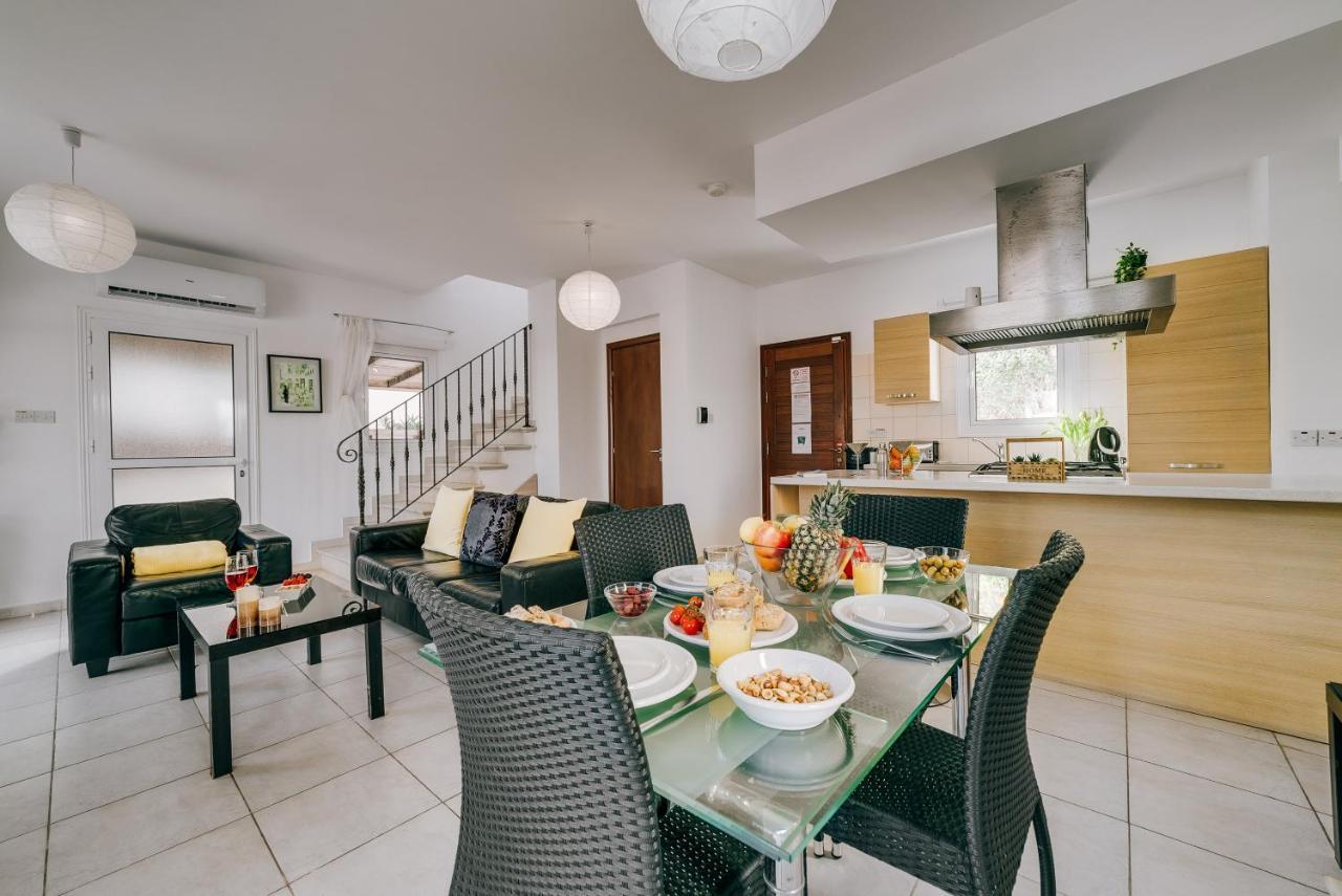 Villa Abbie Paralimni Exterior photo