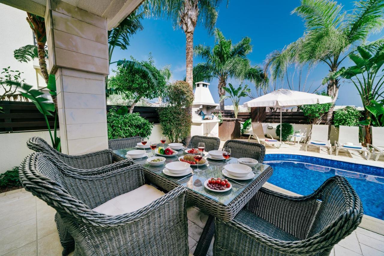Villa Abbie Paralimni Exterior photo