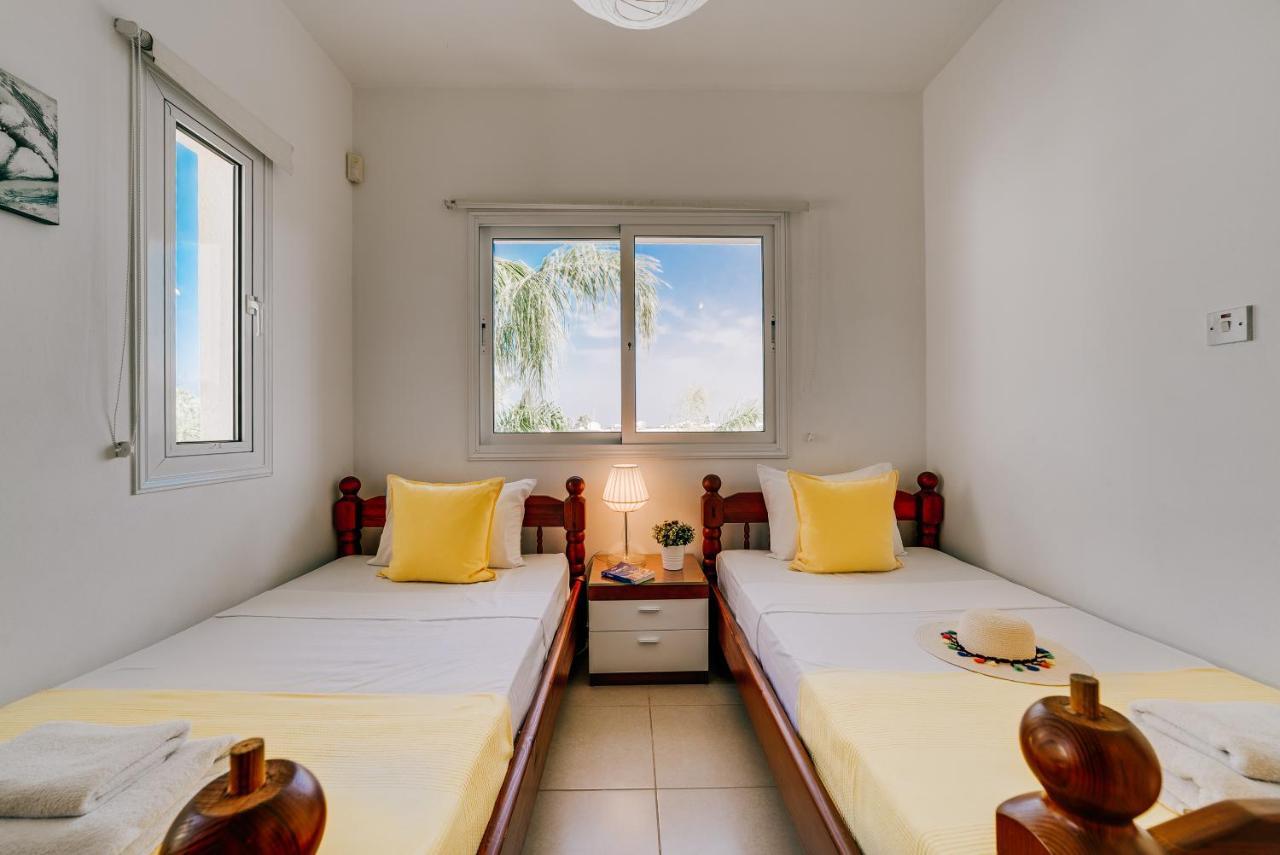 Villa Abbie Paralimni Exterior photo