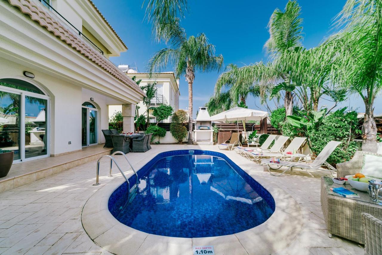 Villa Abbie Paralimni Exterior photo